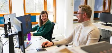 afbeelding mensen op kantoor