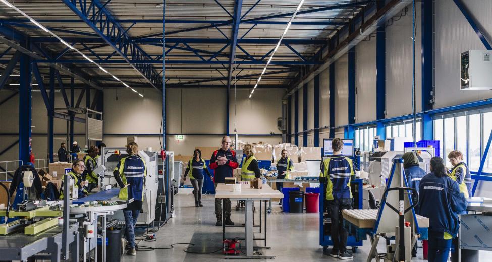 afbeelding productielijn in fabriek