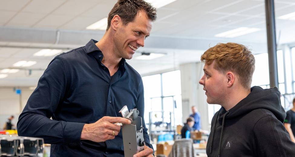 afbeelding man met werknemer
