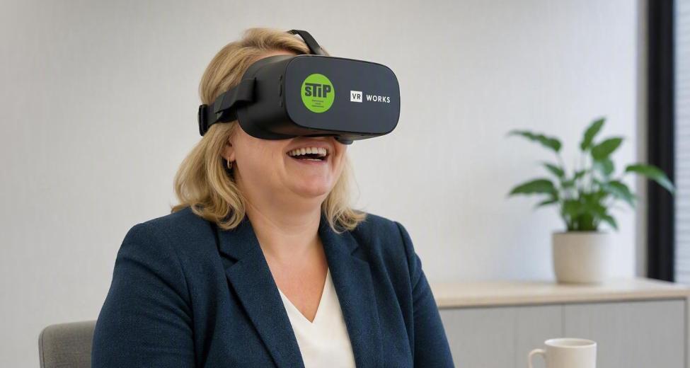 afbeelding vrouw met VR-bril op