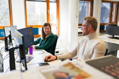 afbeelding mensen op kantoor