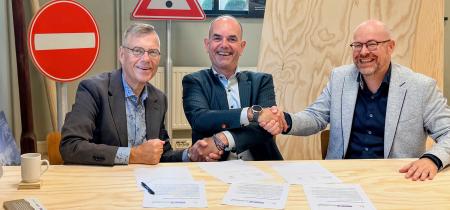 Afbeelding ondertekening door de 3 directeuren van De Verschilmakerij, Avri en Werkzaak